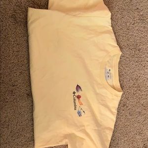 Medium Columbia t-shirt